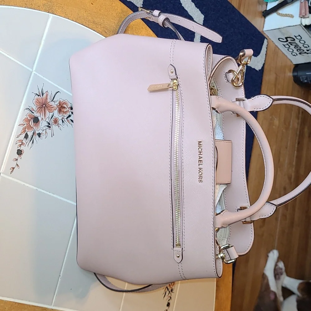 Michael Kors Large Blush Color Satchel. Pre-loved.